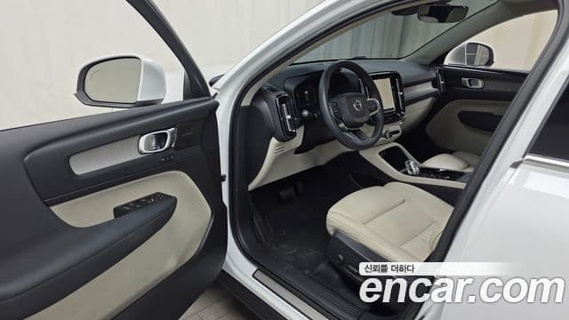 Volvo XC40 B4 Ultimate Bright, 2023 10