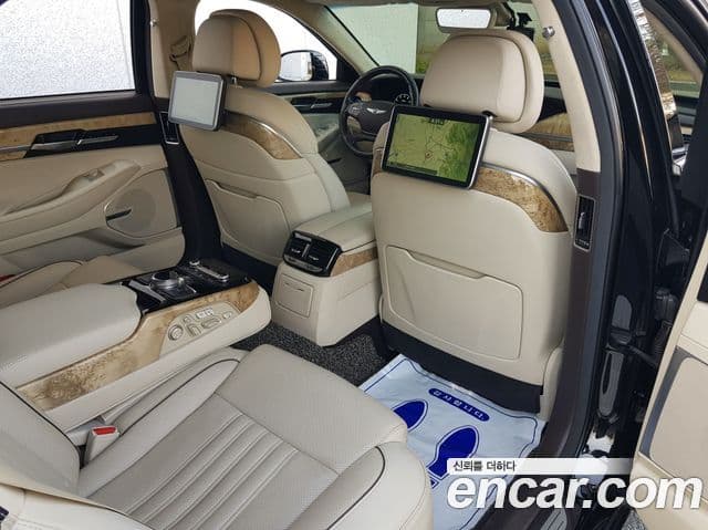 Genesis EQ900 Prestige, 2016 1