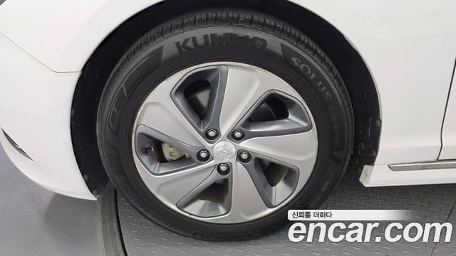 Hyundai LF Sonata гибрид Modern Special, 2017 все фото