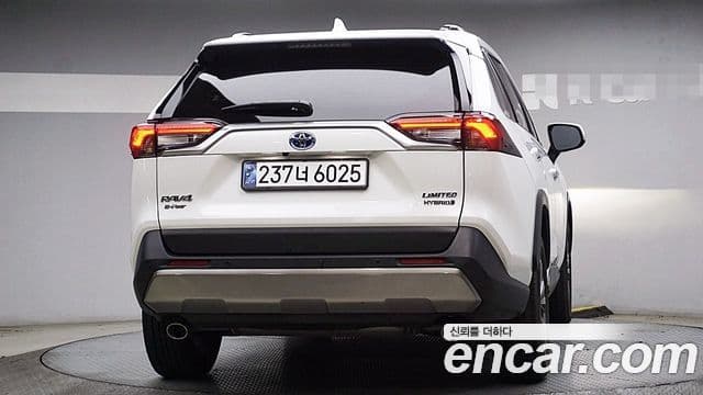 Toyota RAV4 5세대 2.5 4WD гибрид LTD, 2024 4
