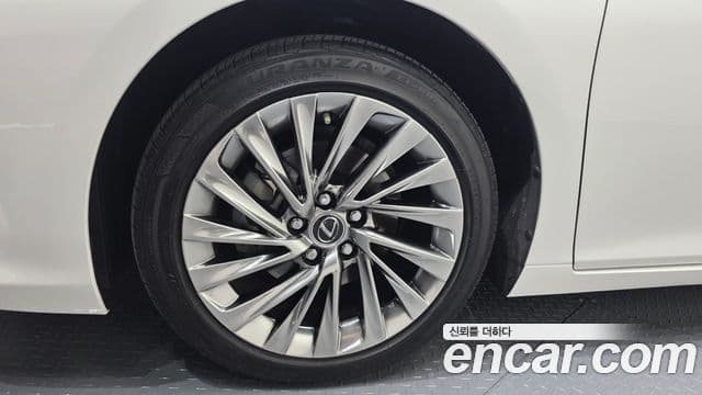 Lexus ES300h 7세대 Executive, 2023 все фото