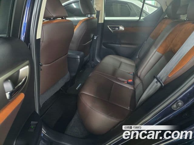 Lexus CT200h ZWA10, 2018 все фото