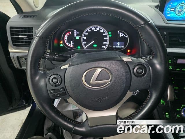 Lexus CT200h ZWA10, 2018 8