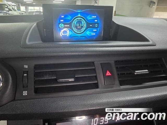 Lexus CT200h ZWA10, 2018 9