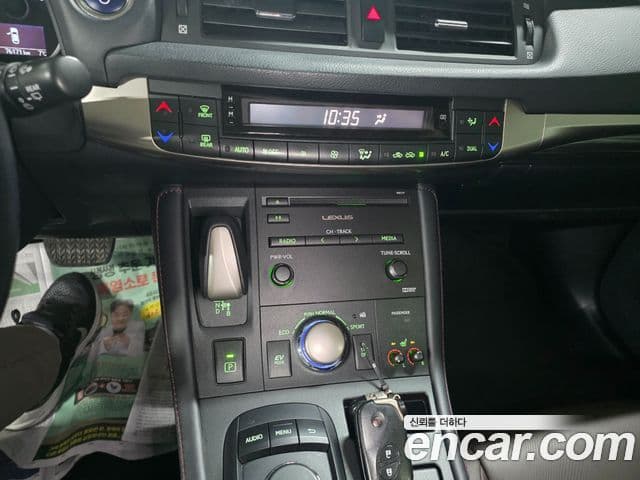 Lexus CT200h ZWA10, 2018 11