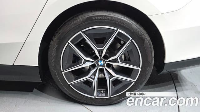BMW 5시리즈 (G60) 520i M Sport, 2025 все фото