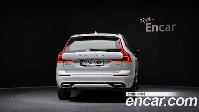 Volvo XC60 2세대 T8 R-Design, 2021 4