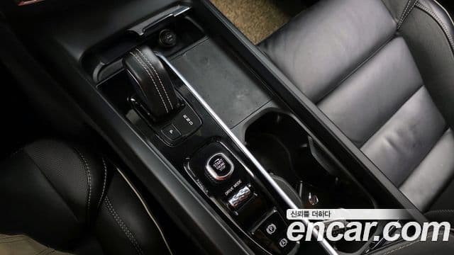 Volvo XC60 2세대 T8 R-Design, 2021 9