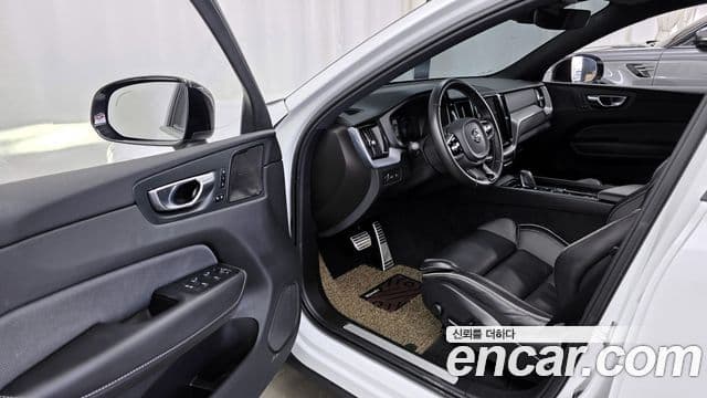 Volvo XC60 2세대 T8 R-Design, 2021 10