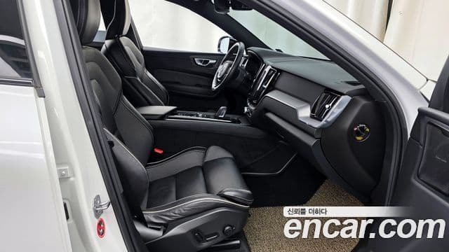 Volvo XC60 2세대 T8 R-Design, 2021 11