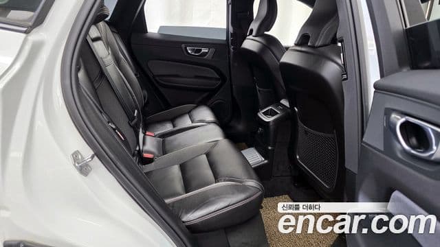 Volvo XC60 2세대 T8 R-Design, 2021 12