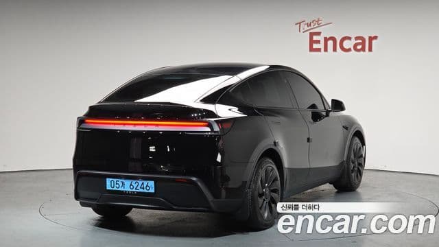 Tesla модель Y, 2025 2