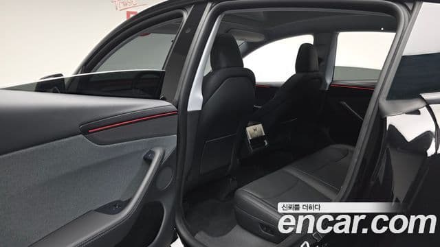 Tesla модель Y, 2025 11