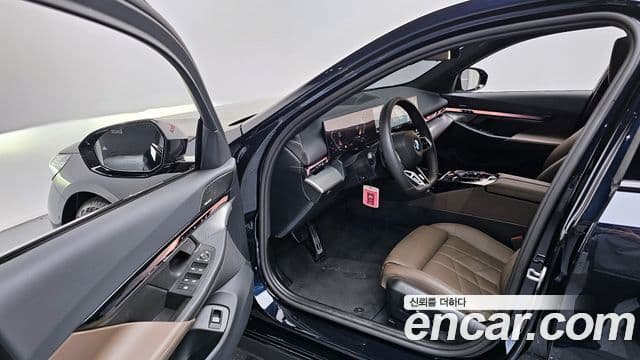 BMW 5시리즈 (G60) 520i M Sport, 2025 10