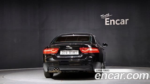 Jaguar XE Prestige, 2016 4