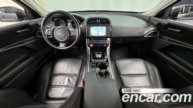 Jaguar XE Prestige, 2016 7