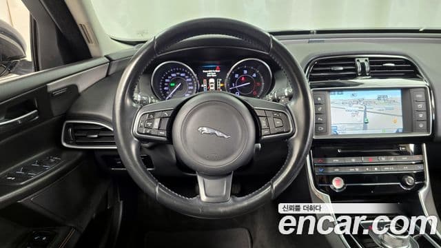 Jaguar XE Prestige, 2016 13