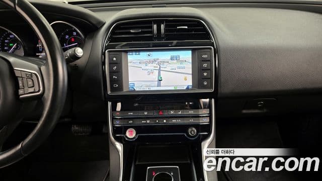 Jaguar XE Prestige, 2016 14