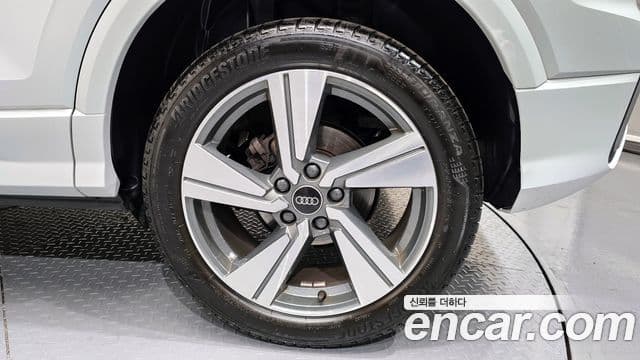 Audi Q2 Premium, 2023 все фото