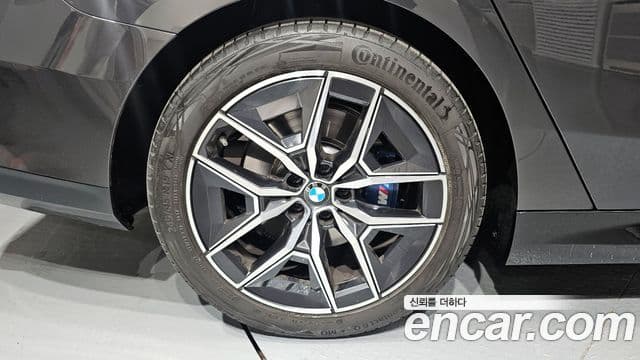 BMW 5시리즈 (G60) 520i M Sport, 2025 все фото