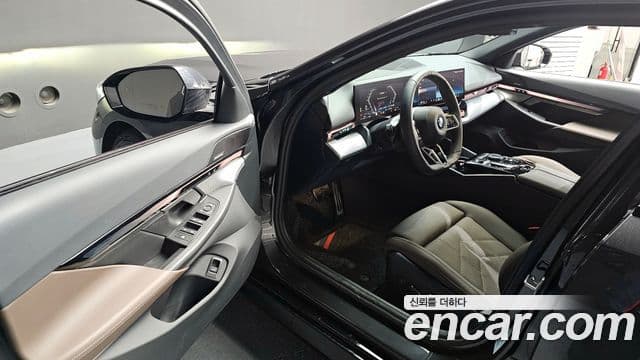 BMW 5시리즈 (G60) 520i M Sport, 2025 10