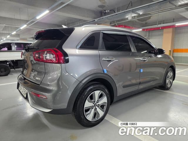 Kia Niro Prestige, 2018 4