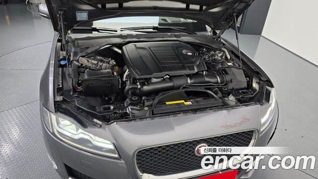 Jaguar XF (X260) 25t Portfolio, 2018 6