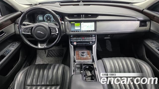 Jaguar XF (X260) 25t Portfolio, 2018 7