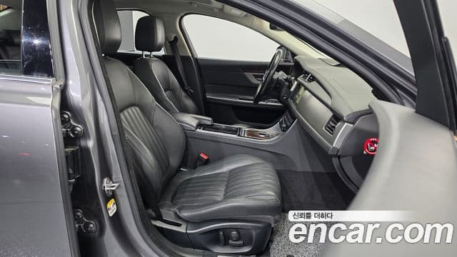 Jaguar XF (X260) 25t Portfolio, 2018 11