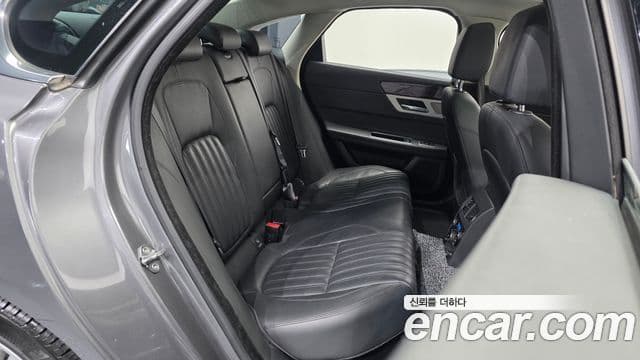 Jaguar XF (X260) 25t Portfolio, 2018 12