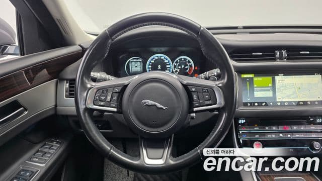 Jaguar XF (X260) 25t Portfolio, 2018 13