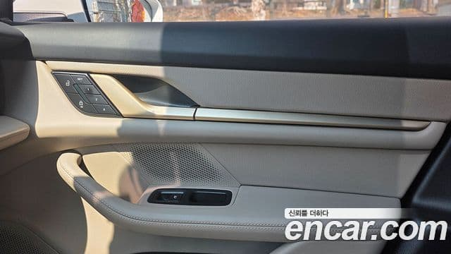 Porsche 타이칸 4S, 2025 11