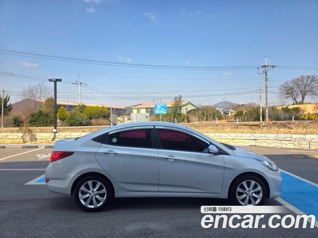 Hyundai Accent(новый кузов / новое поколение) 1.6 GDI top, 2013 4