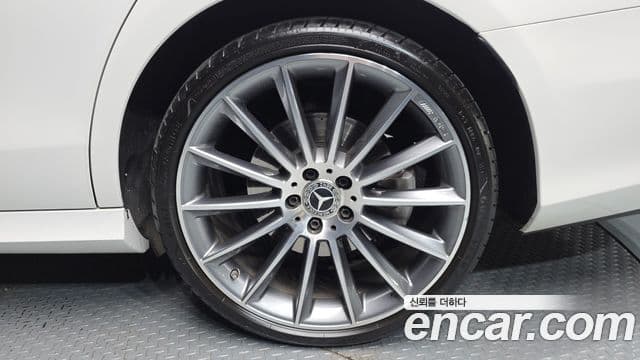 Mercedes-Benz E-класс W213 AMG Line, 2022 все фото