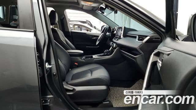 Toyota RAV4 5세대, 2021 12