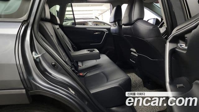 Toyota RAV4 5세대, 2021 13