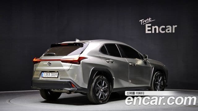 Lexus UX300h, 2025 2
