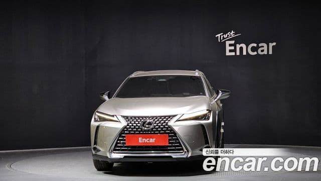 Lexus UX300h, 2025 3