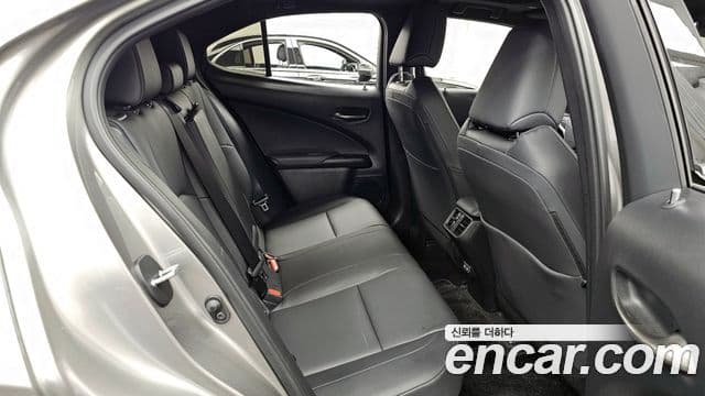 Lexus UX300h, 2025 12