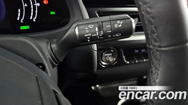 Lexus UX300h, 2025 14