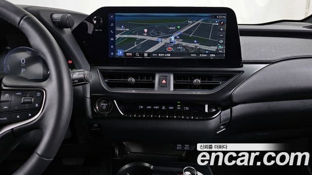 Lexus UX300h, 2025 15