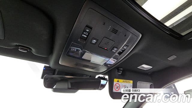 Lexus UX300h, 2025 18