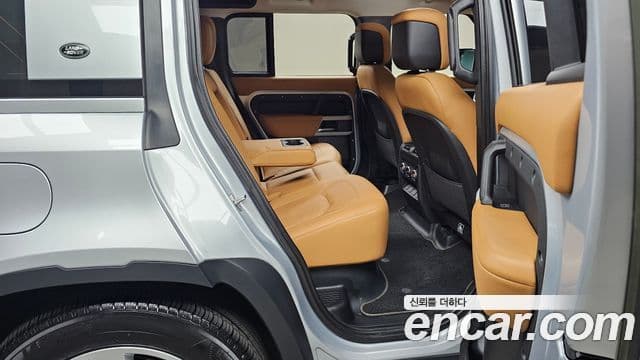 Land Rover Defender (L663) 110 D300 HSE, 2023 12