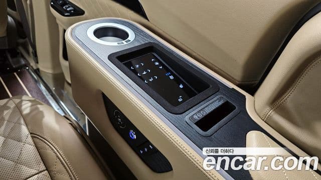 Kia Carnival 4세대 бензин 9인승 High Limousine(компания по спецнадстройкам), 2023 17