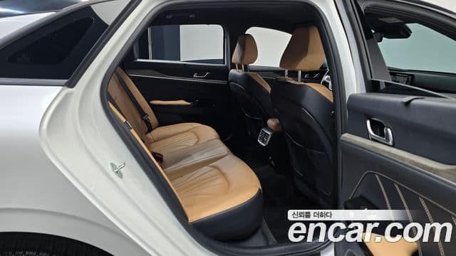 Kia K5 3세대 Signature, 2023 12