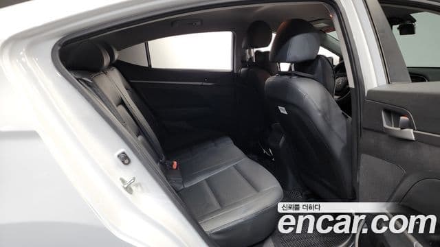 Hyundai Avante AD 1.6 GDI Value Plus, 2018 12