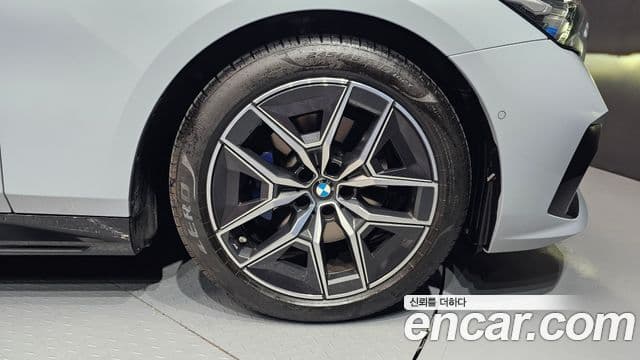 BMW 5시리즈 (G60) 523d M Sport, 2024 все фото