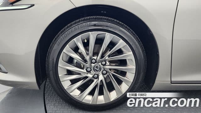 Lexus ES300h 7세대 Executive, 2023 все фото