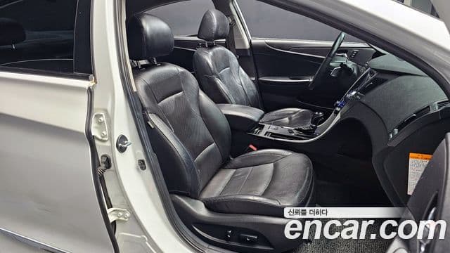 Hyundai Sonata гибрид Royal, 2012 10