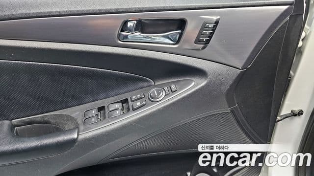 Hyundai Sonata гибрид Royal, 2012 17